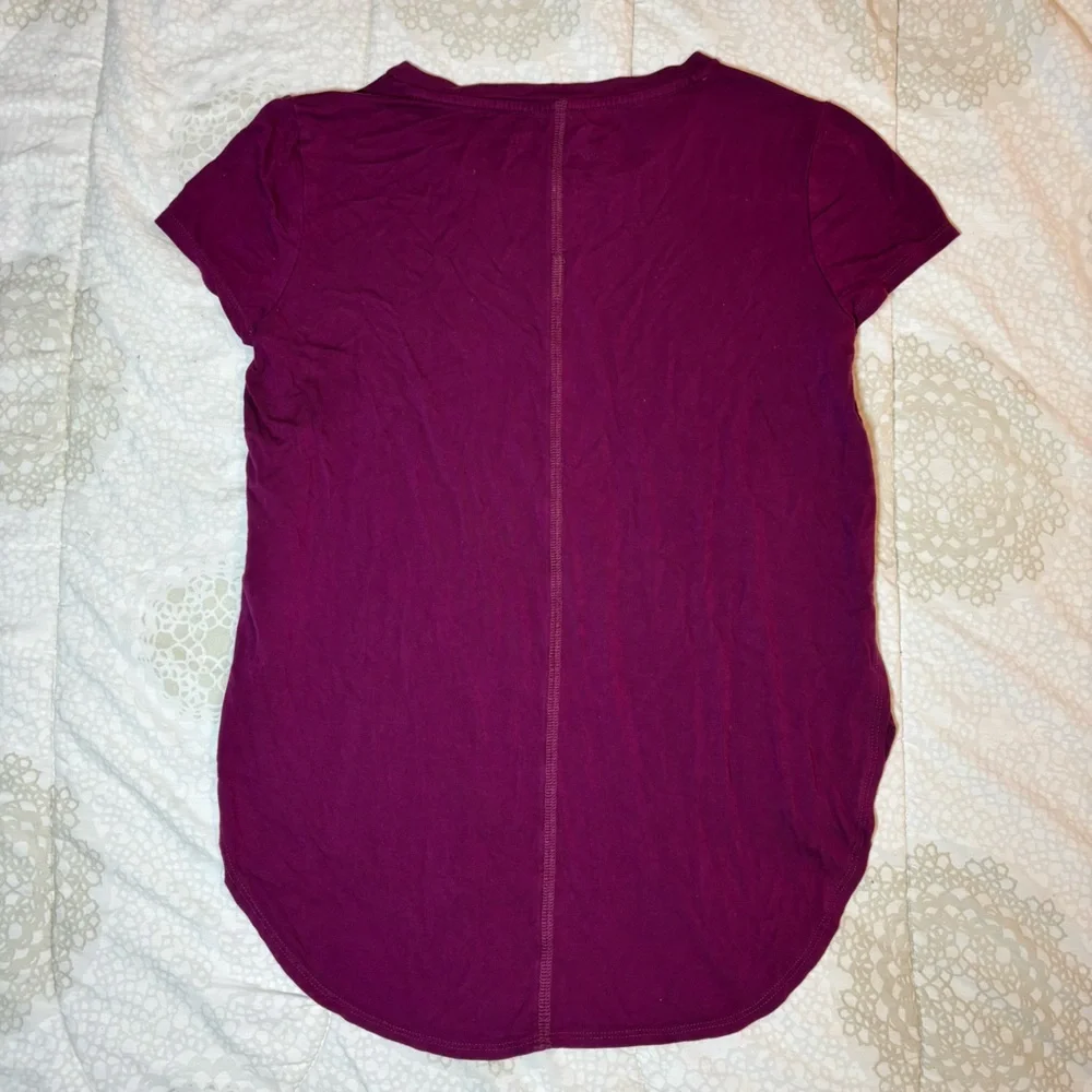 Old Navy Women's Short Sleeve Magenta Tee - Picture 2 of 4